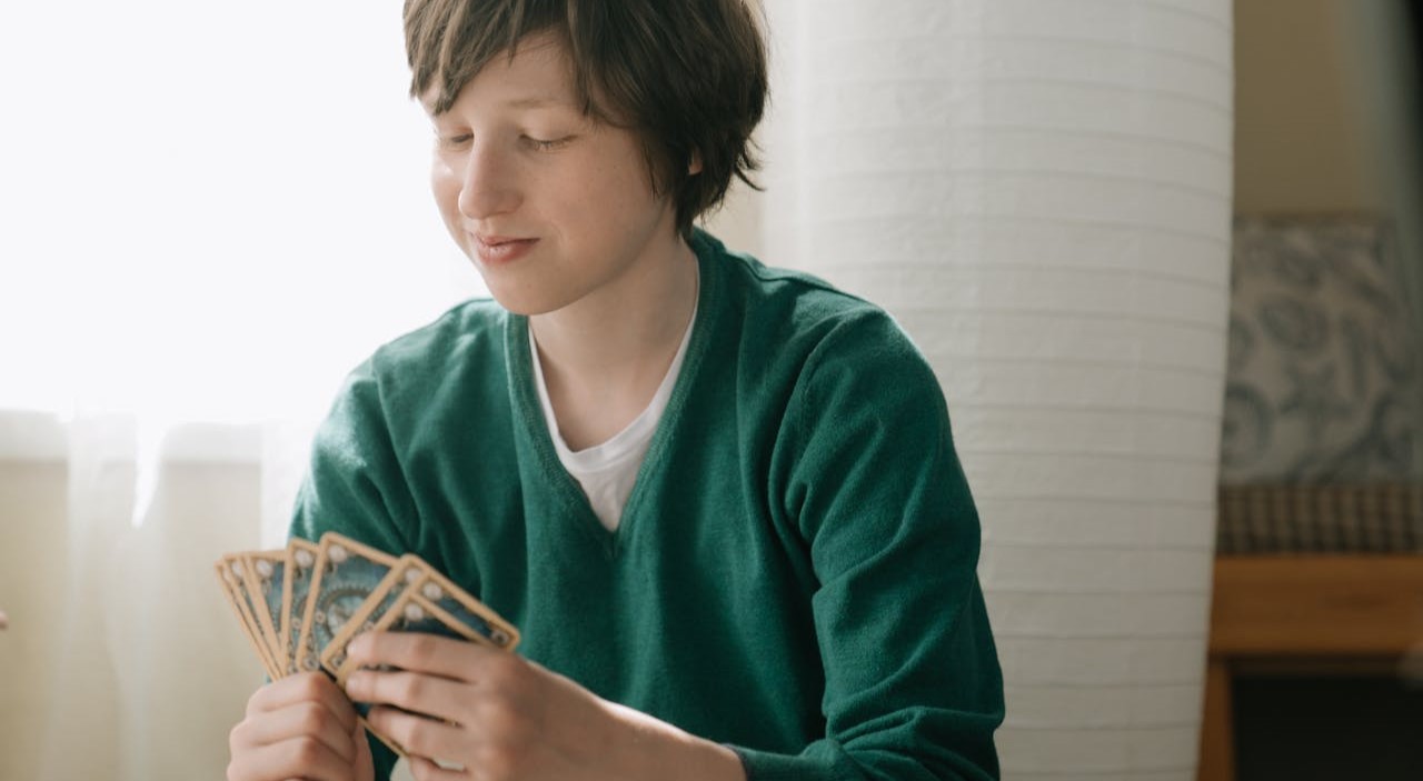 Hoe leer je beter bluffen bij spellen